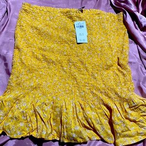 Hollister yellow skirt size L new one